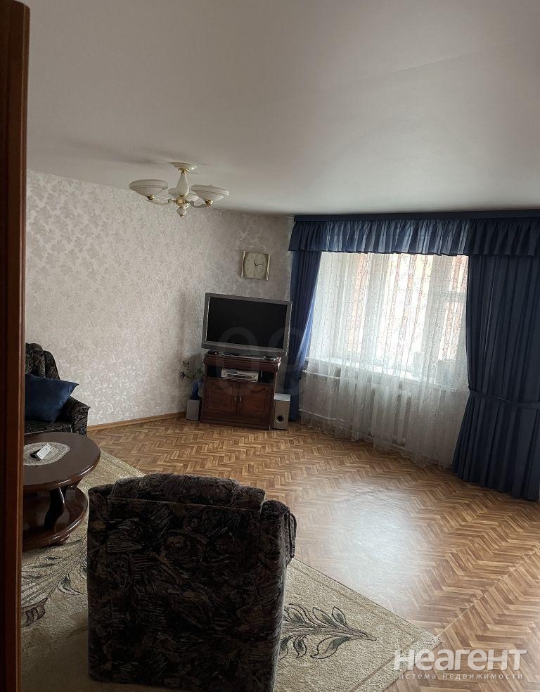 Продается Многокомнатная квартира, 130 м²