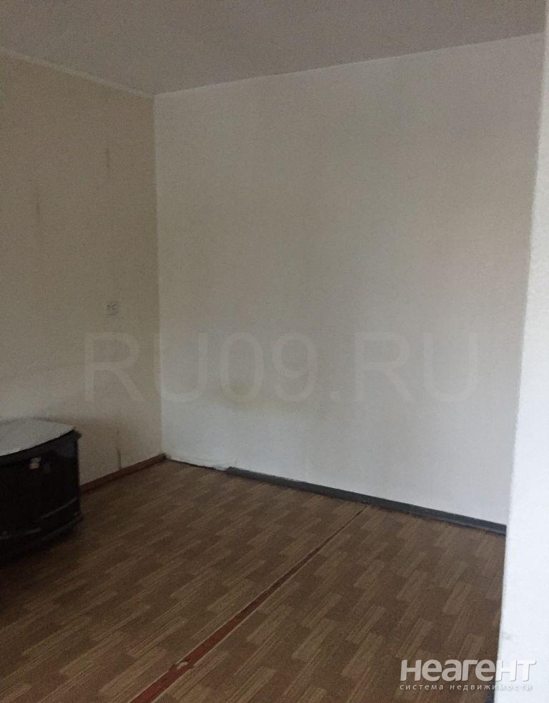 Продается 1-комнатная квартира, 32 м²