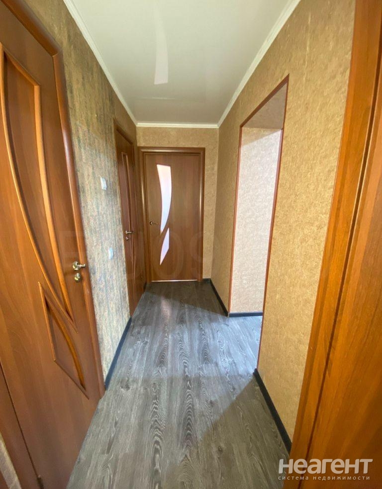 Продается Многокомнатная квартира, 77 м²