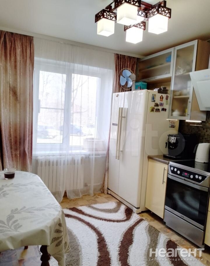 Продается Многокомнатная квартира, 70,4 м²