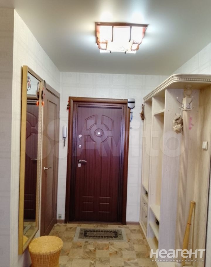 Продается Многокомнатная квартира, 70,4 м²