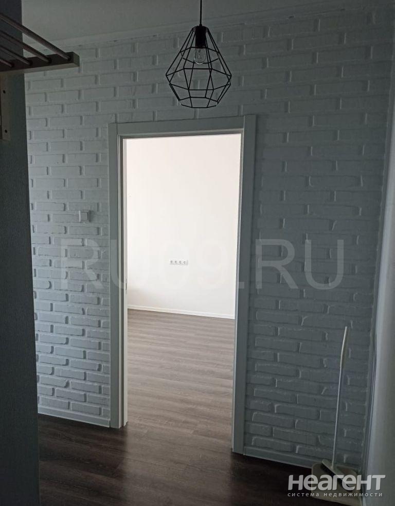 Продается 1-комнатная квартира, 38 м²