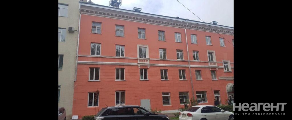 Продается Многокомнатная квартира, 102 м²