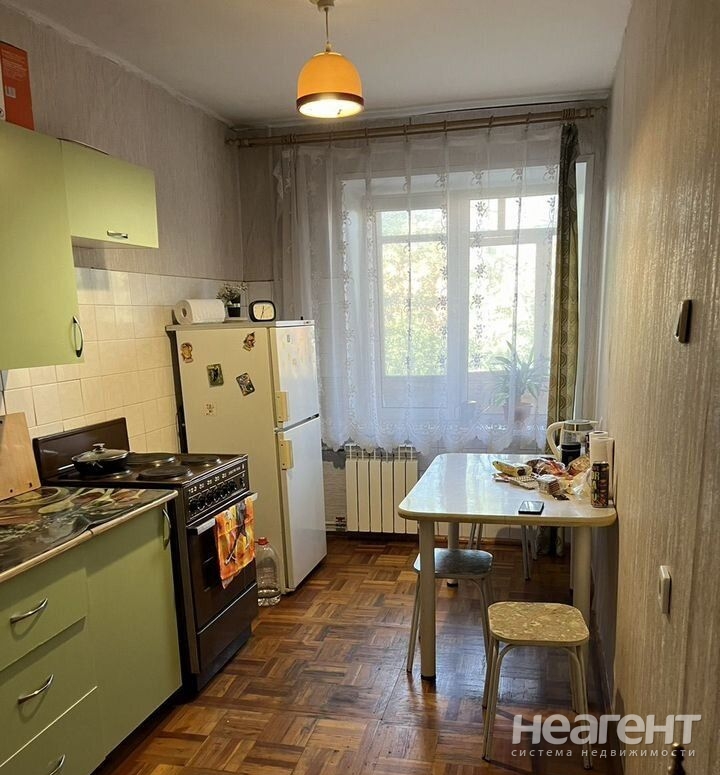 Сдается Многокомнатная квартира, 60 м²