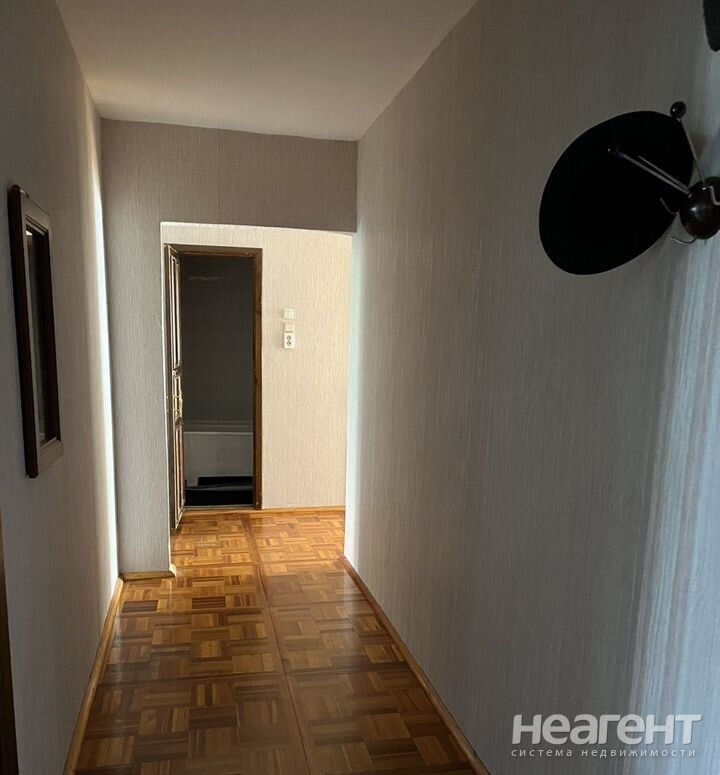 Сдается Многокомнатная квартира, 60 м²