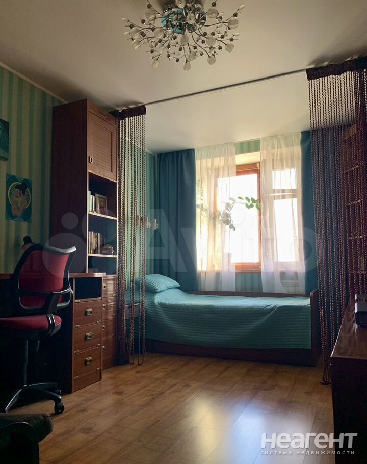 Продается Многокомнатная квартира, 80,4 м²