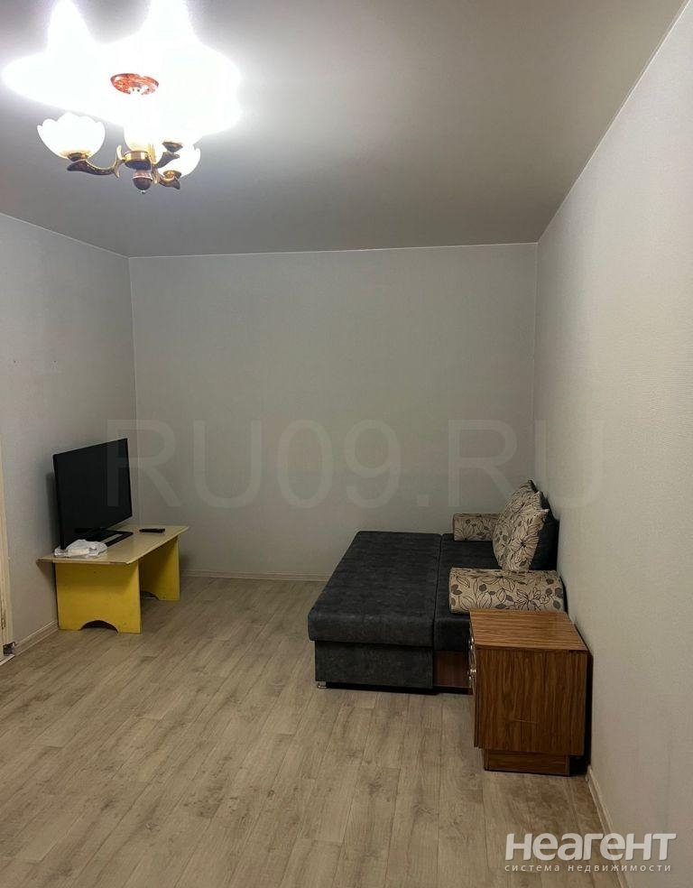 Продается 1-комнатная квартира, 35 м²