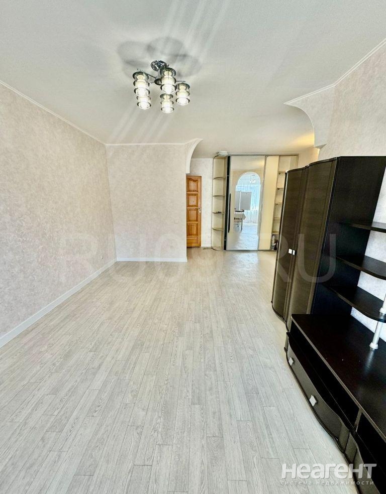 Продается 1-комнатная квартира, 38 м²