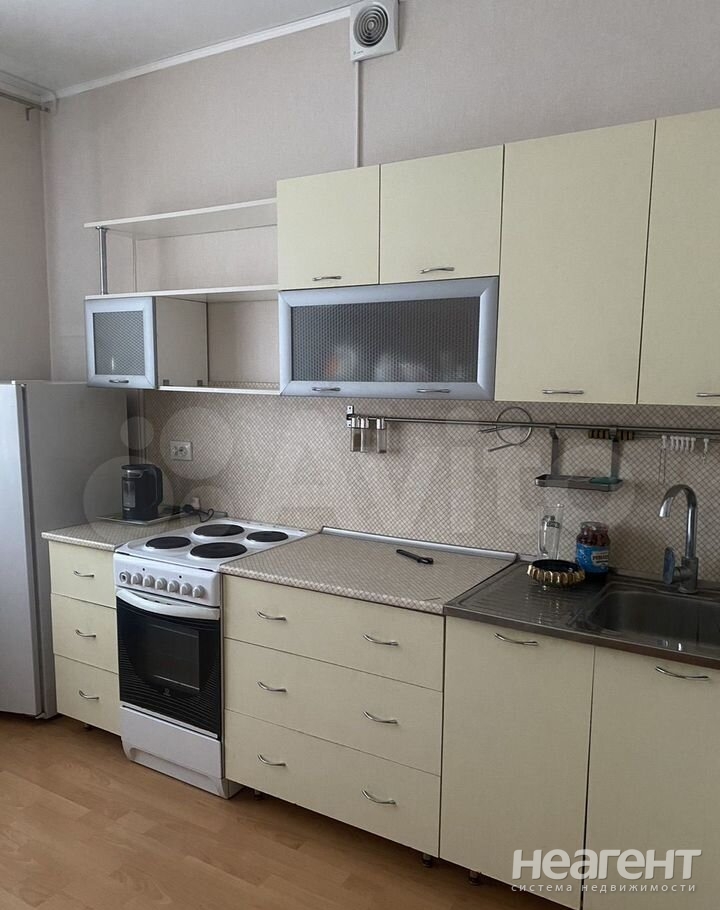 Продается 1-комнатная квартира, 38 м²