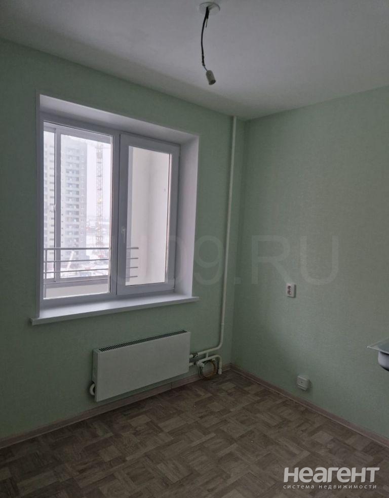 Продается 1-комнатная квартира, 39 м²