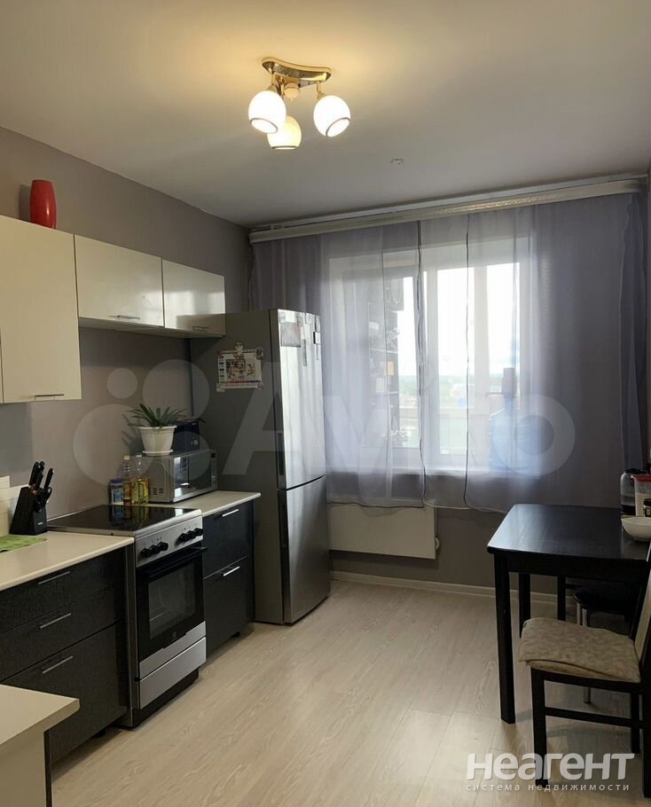 Продается 2-х комнатная квартира, 225 м²