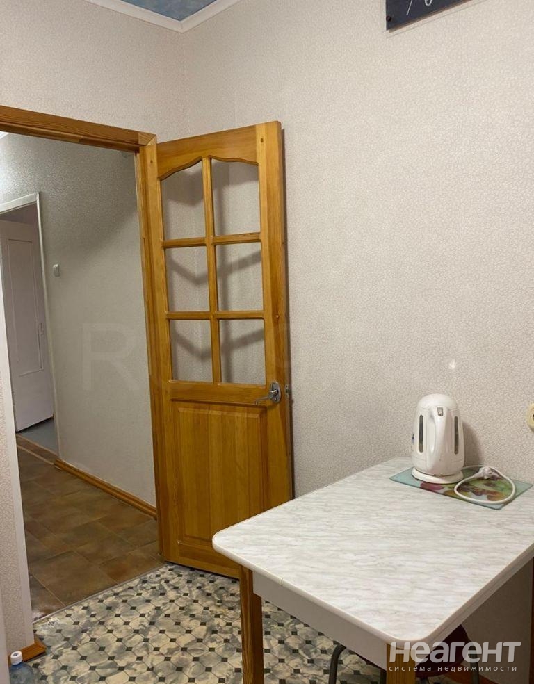 Продается 1-комнатная квартира, 37 м²