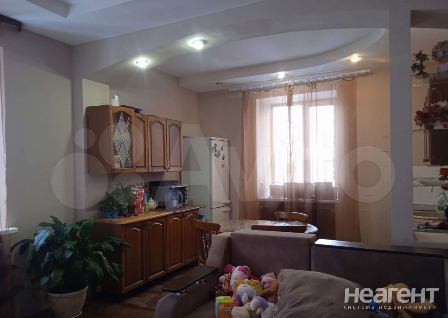 Продается Многокомнатная квартира, 80 м²