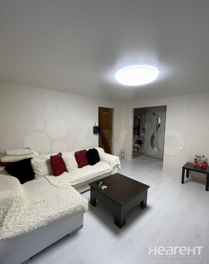 Продается Многокомнатная квартира, 61,7 м²