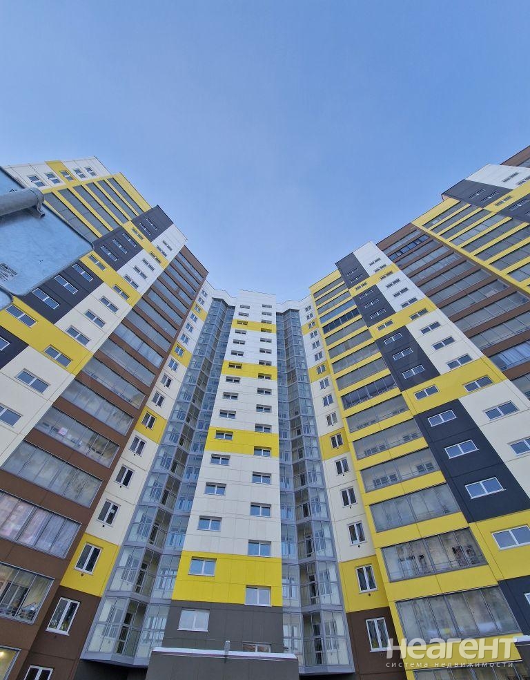 Продается 1-комнатная квартира, 42 м²