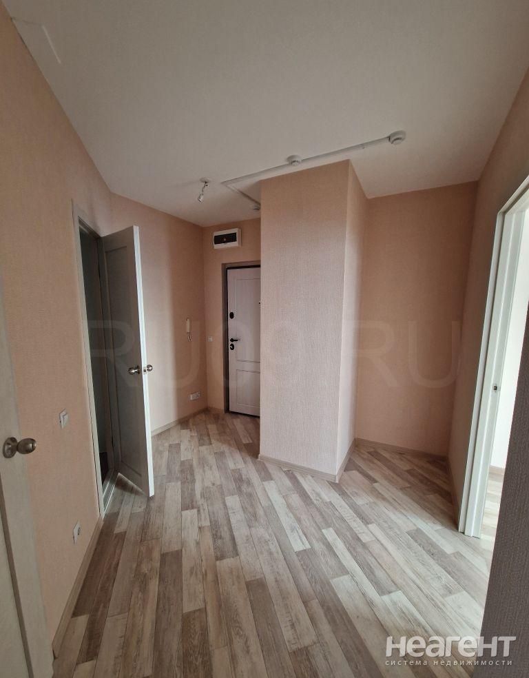 Продается 1-комнатная квартира, 42 м²