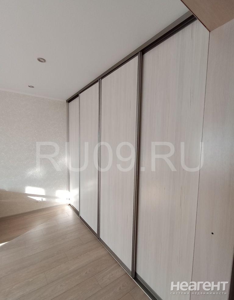 Продается 1-комнатная квартира, 32 м²