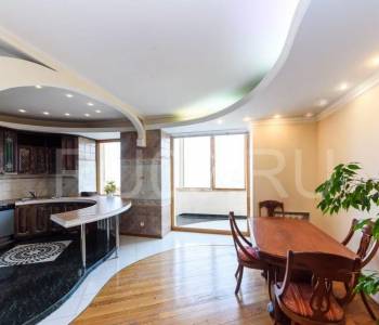 Продается Многокомнатная квартира, 158 м²