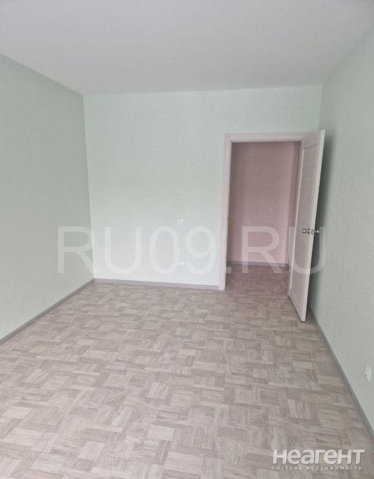 Продается Многокомнатная квартира, 103 м²