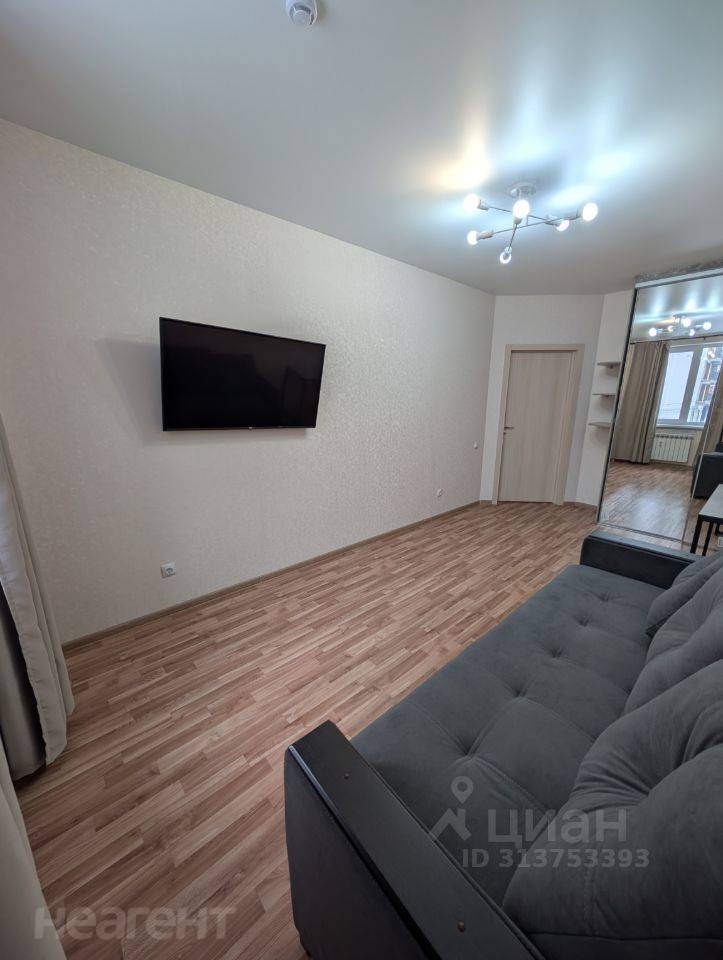 Сдается 1-комнатная квартира, 43 м²