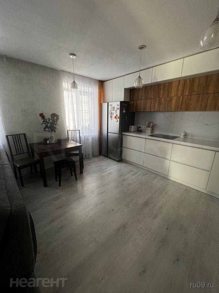 Продается Многокомнатная квартира, 71 м²