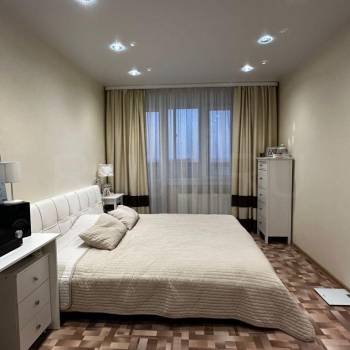 Продается 1-комнатная квартира, 42 м²