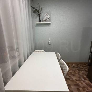Продается 1-комнатная квартира, 42 м²