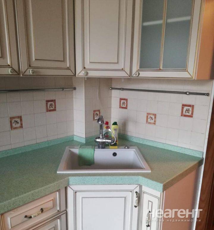 Продаю 1-к квартиру, Новособорная площадь, проспект Фрунзе