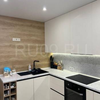 Продается 1-комнатная квартира, 48 м²