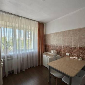 Продается 1-комнатная квартира, 37 м²