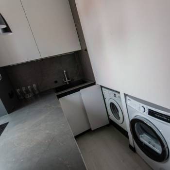 Продается 1-комнатная квартира, 63 м²