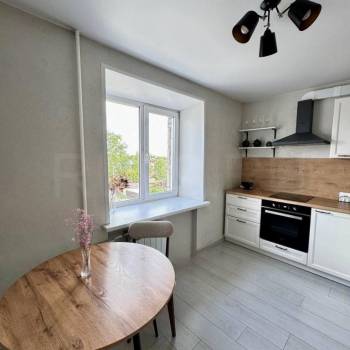 Продается 1-комнатная квартира, 40 м²