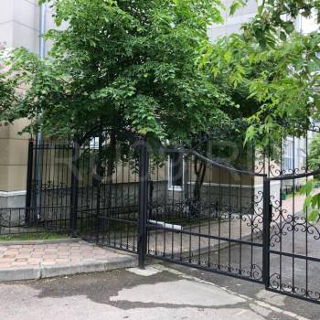 Продается Многокомнатная квартира, 140 м²