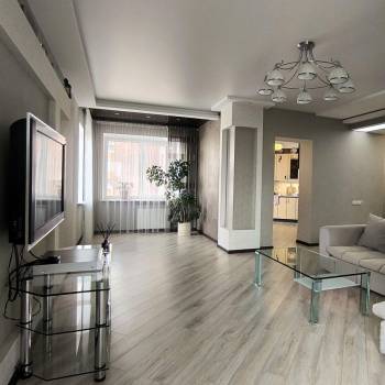Продается Многокомнатная квартира, 107 м²
