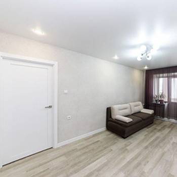 Продается 1-комнатная квартира, 42 м²