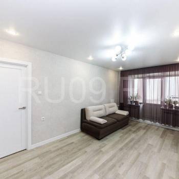 Продается 1-комнатная квартира, 42 м²