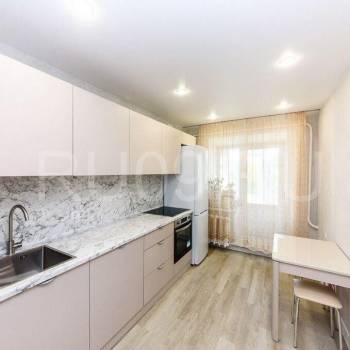 Продается 1-комнатная квартира, 42 м²