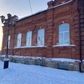 Продается 1-комнатная квартира, 180 м²