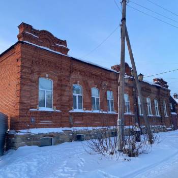 Продается 1-комнатная квартира, 180 м²