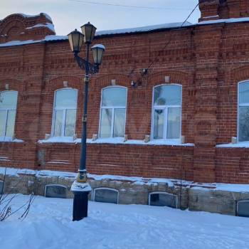 Продается 1-комнатная квартира, 180 м²