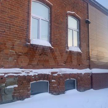 Продается 1-комнатная квартира, 180 м²