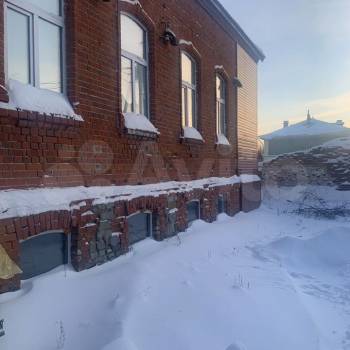 Продается 1-комнатная квартира, 180 м²