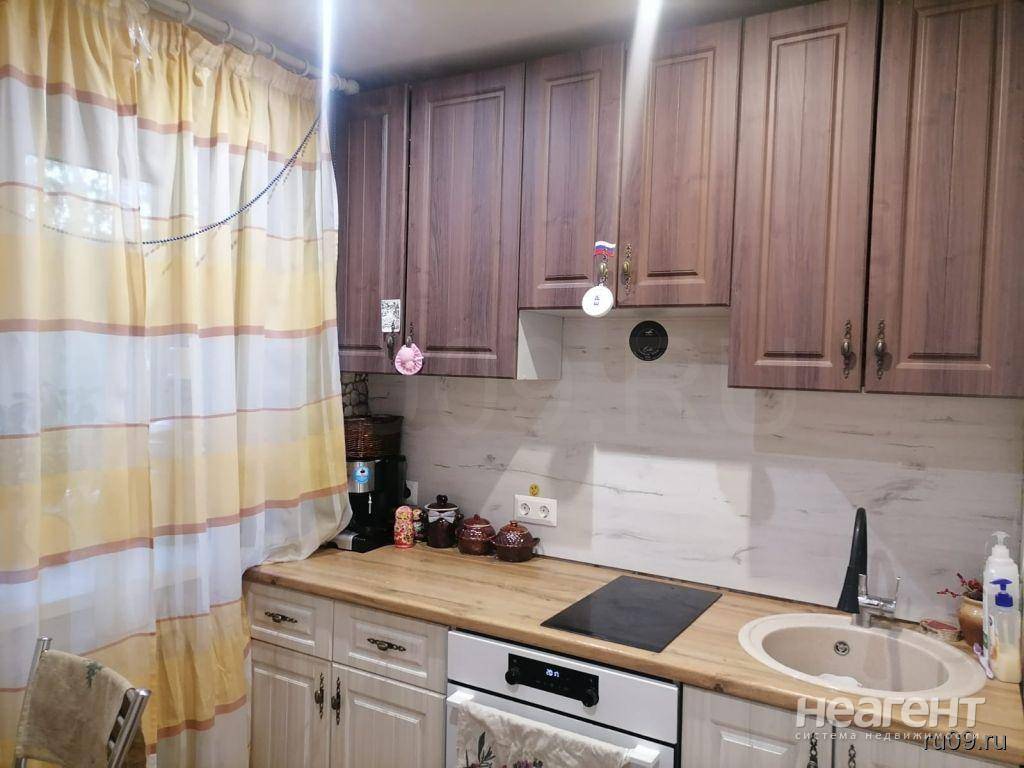 Продаю 2-комн. квартиру, Октябрьский рынок (переулок Карский)