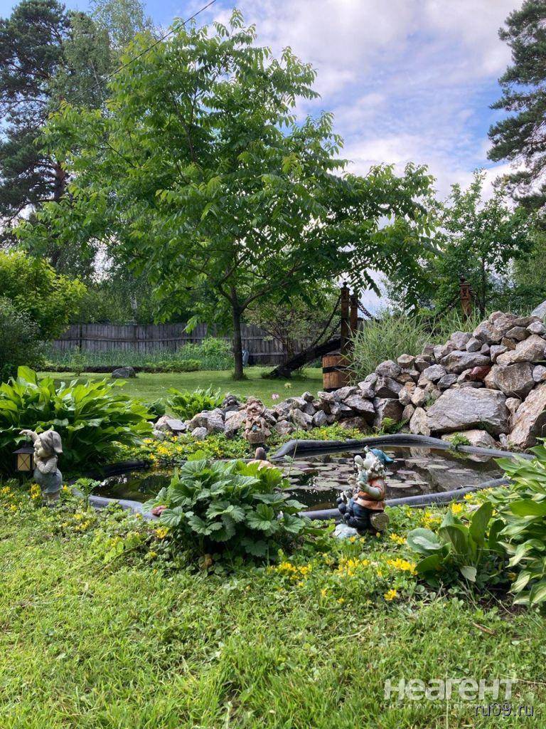 Продам 2-этажную деревянную дачу, пос. Половинка, не агентство