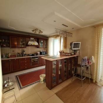 Продается Многокомнатная квартира, 161 м²