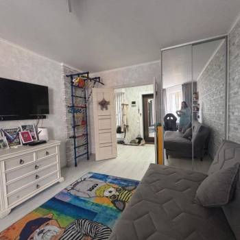 Продается 1-комнатная квартира, 37 м²