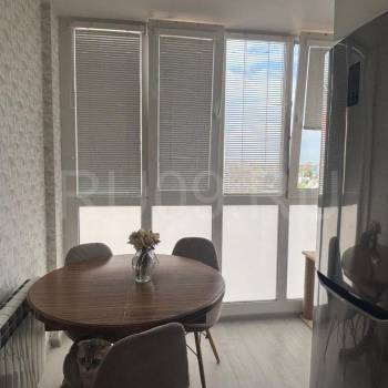 Продается 1-комнатная квартира, 37 м²