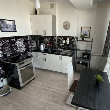 Сдается 2-х комнатная квартира, 76 м²