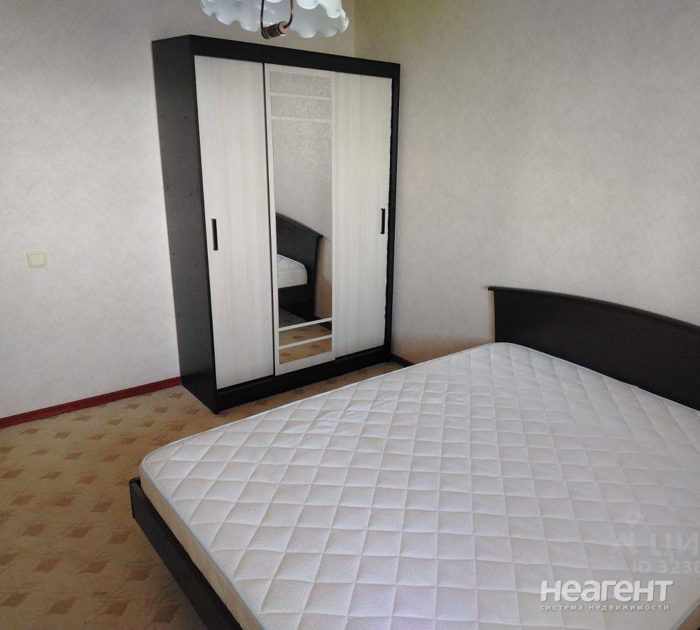 Сдам 4-к квартиру, 1905 года, проспект Ленина