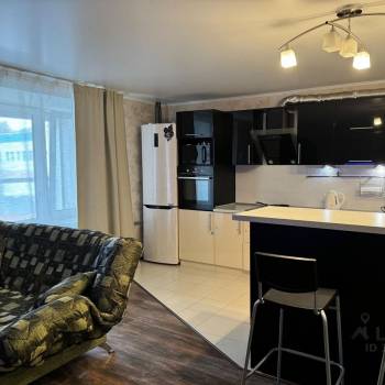 Продается 1-комнатная квартира, 53 м²